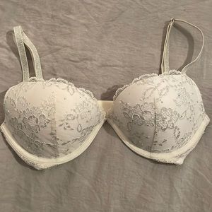 Victorias Secret 32D white and silver lacy bra with slight push-up- New W/O Tags